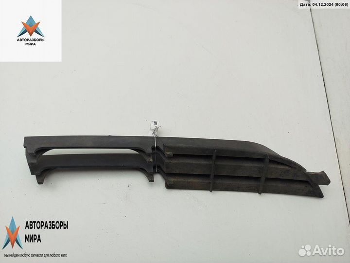 Заглушка (решетка) в бампер BMW 3 E46 рест. 2004