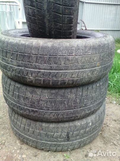 Bridgestone Blizzak DM-V1 215/60 R17
