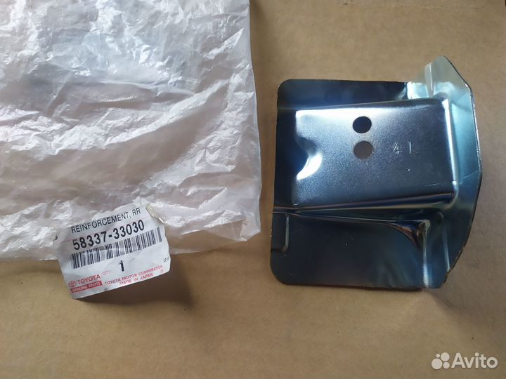 Кронштейн Toyota Camry V40 2006-2011 5833733030