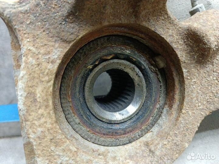 Кулак поворотный передний правый Mitsubishi