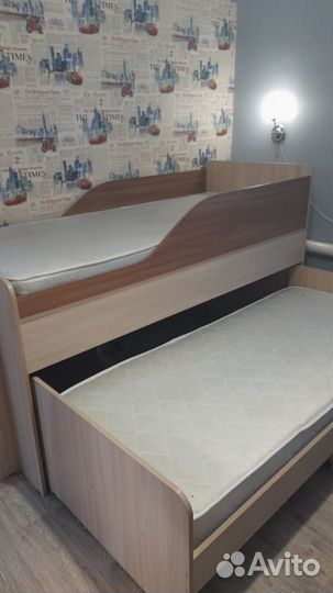 Кровать двухьярусная