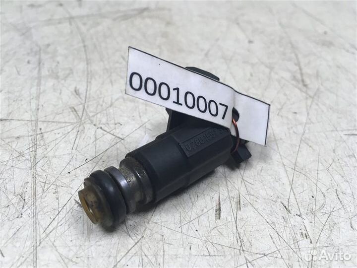 Форсунка инжекторная электрическая Volkswagen Golf