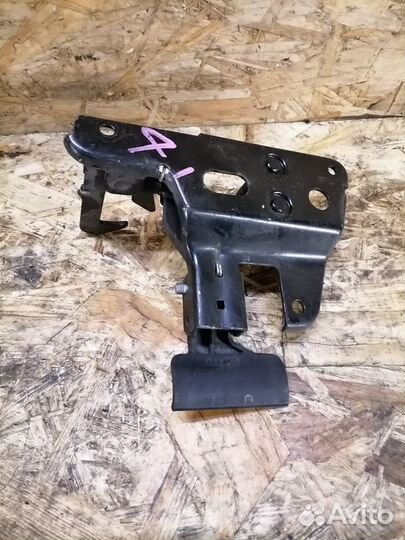 Замок капота Audi A6 C6