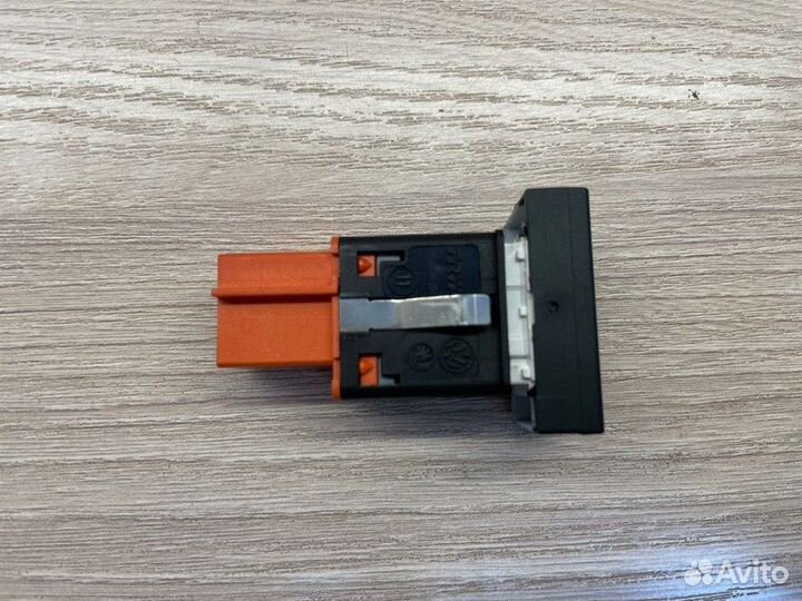 Кнопка обогрева заднего стекла Volkswagen Polo