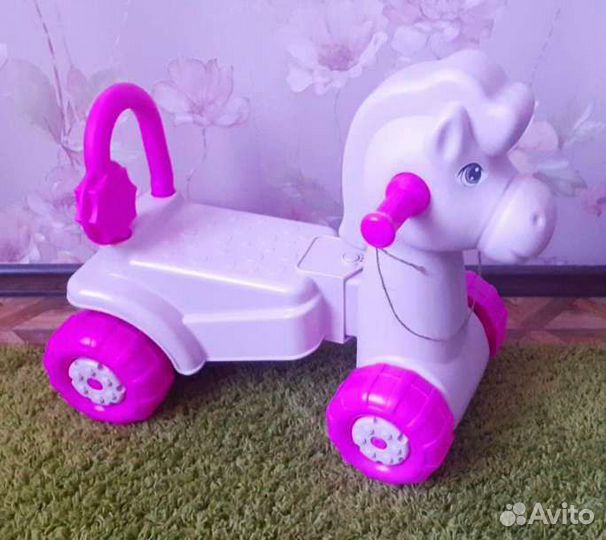 Лошадь игрушка-каталка