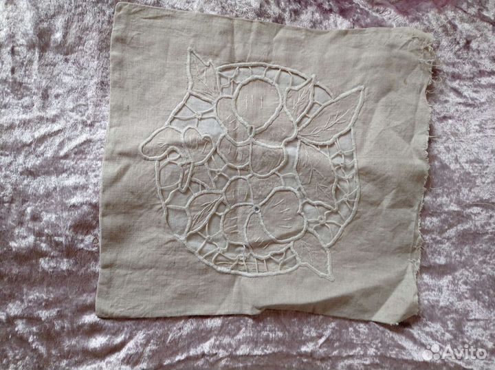 Салфетки, наволочки.кружева.Ручная работа