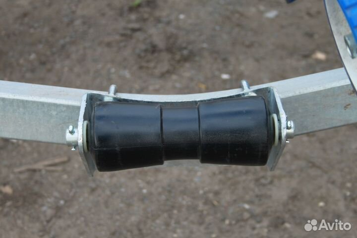 Ролик килевой прицепа мзса в сборе, проф труба 60