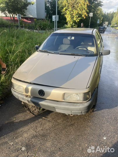 Volkswagen Passat 1.6 МТ, 1989, битый, 500 000 км