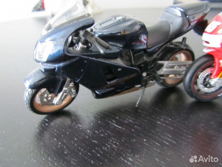 Модель Kawasaki 1 : 18
