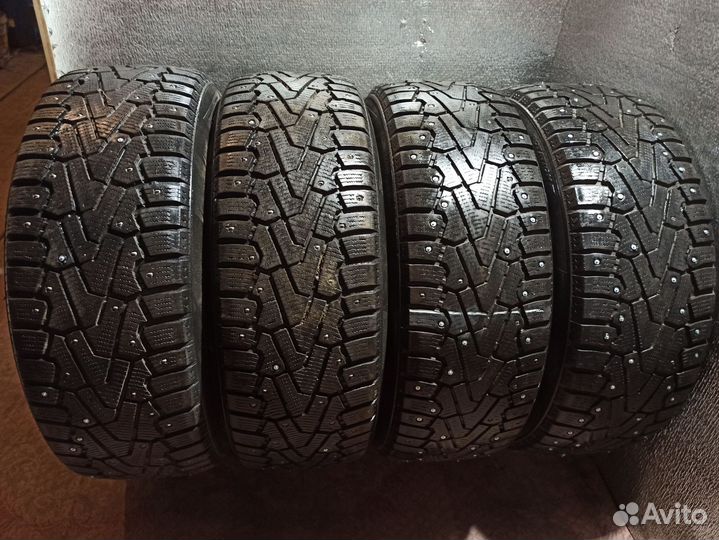 Pirelli Winter Ice Zero 215/60 R16