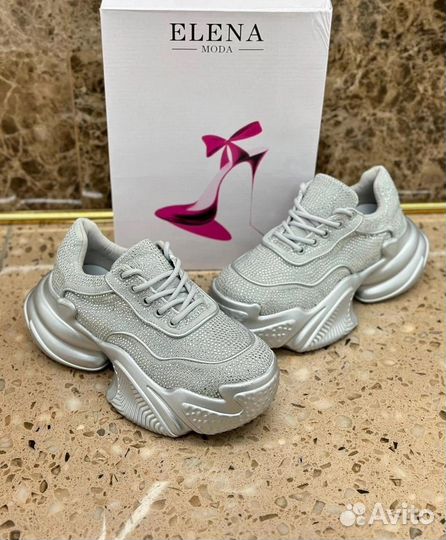 Кроссовки женские 38 размер