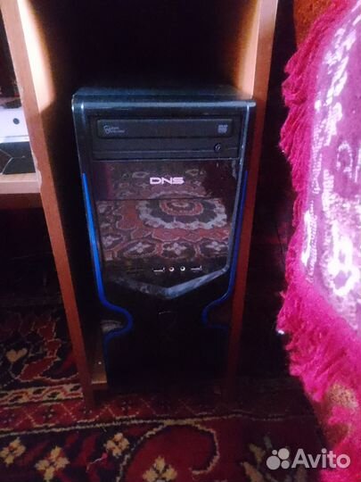 Продам игровой компьютер и компьютерный стол.торг