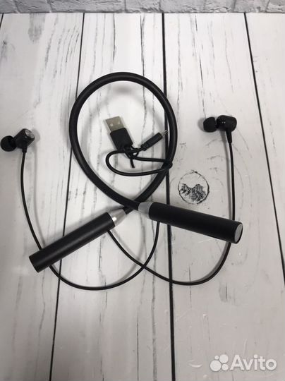 Беспроводные наушники с шейным ободком