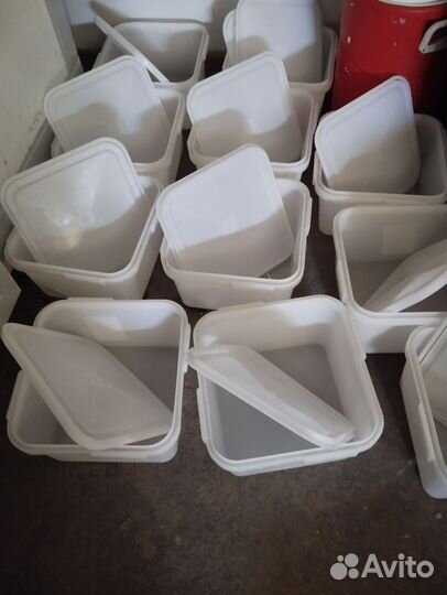 Пластмассовый контейнер