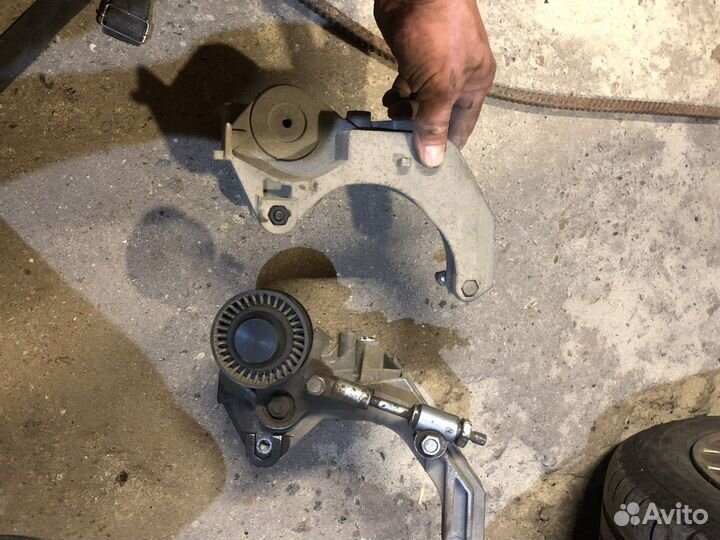 Кронштейн генератора калина1