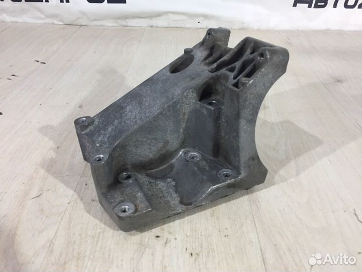 Кронштейн компрессора кондиционера Ford Fiesta MK6