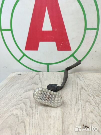 Повторитель в крыло передний Nissan Note E11E