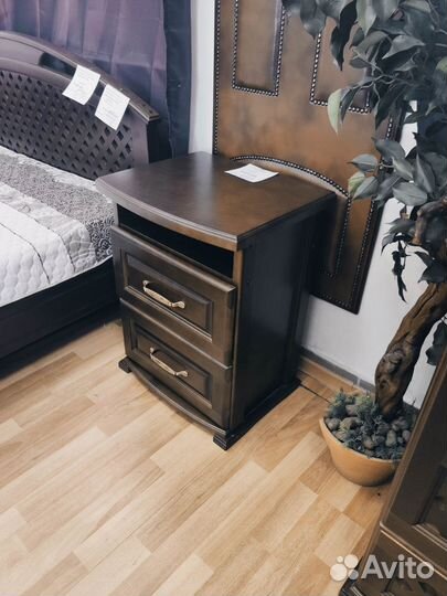 Тумбочка из массива