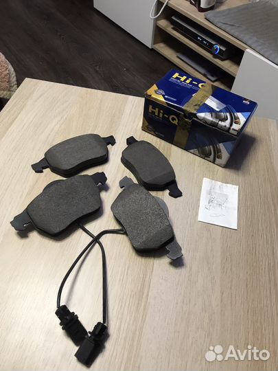 Новые торозные колодки на VAG с датчиком износа
