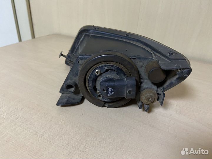 Противотуманная правая фара Toyota Vista