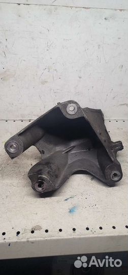 Кронштейн двигателя 7H0199370B VW Transporter T5