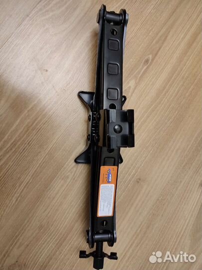 Домкрат винтовой 2т