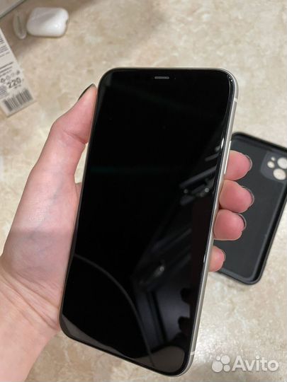 Телефон iPhone 11