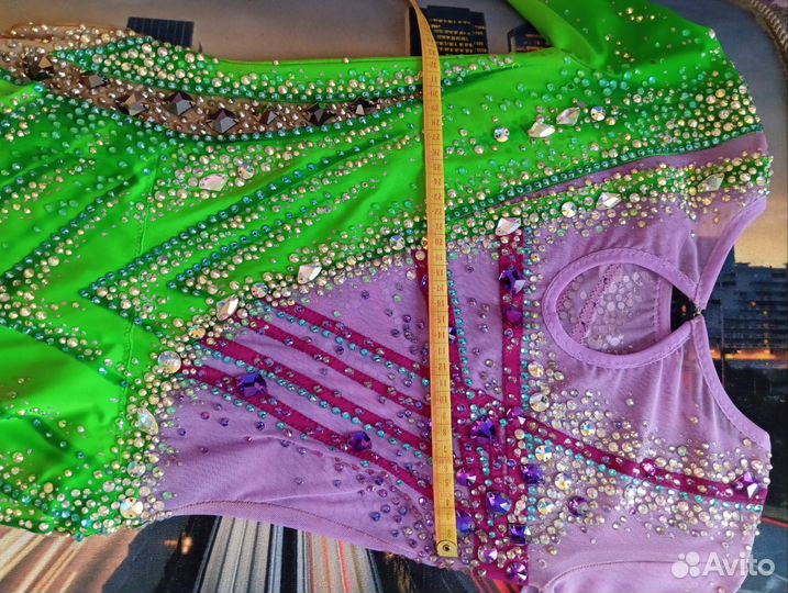 Яркий купальник для художественной гимнастики