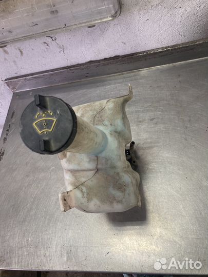 Бочок омывателя ford Мондео 1