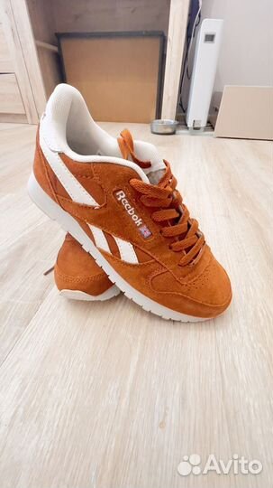 Кроссовки женские новые