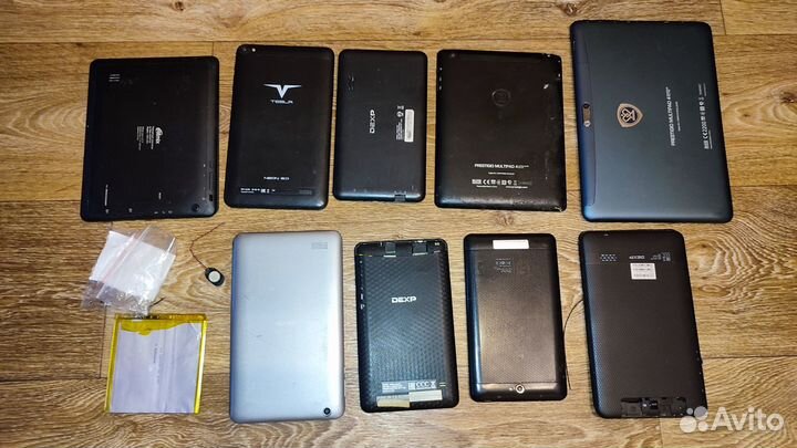 Куча планшетов, неисправные