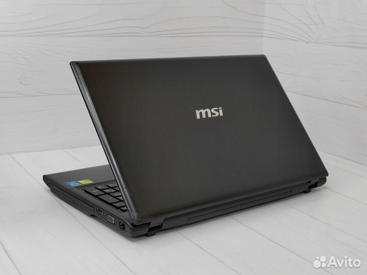 Игровой ноутбук MSI 15.6 на Core i5, 8GB, 256 SSD