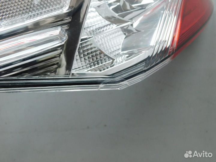 Фонарь задний наружный левый Toyota Camry