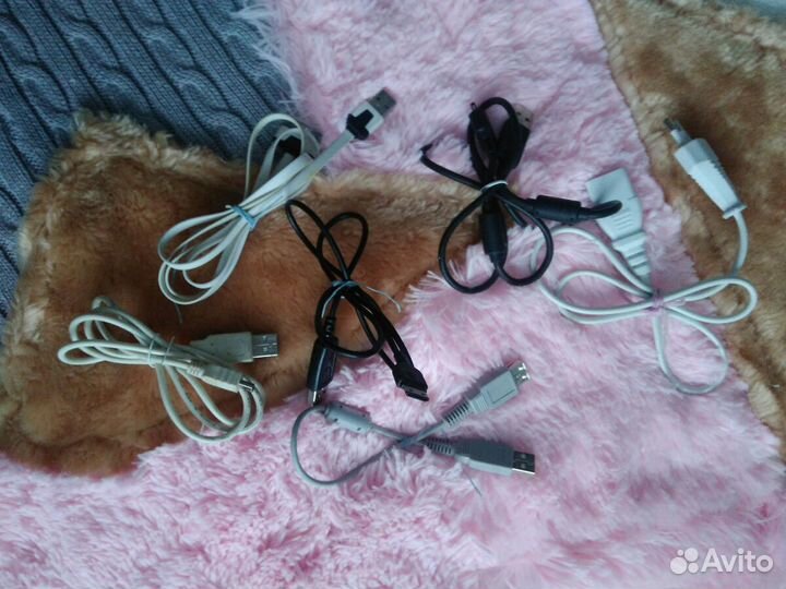 Зарядки и переходники разные