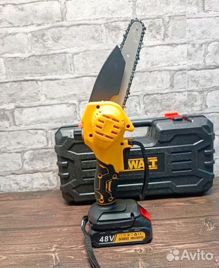 Сучкорез аккумуляторный dewalt