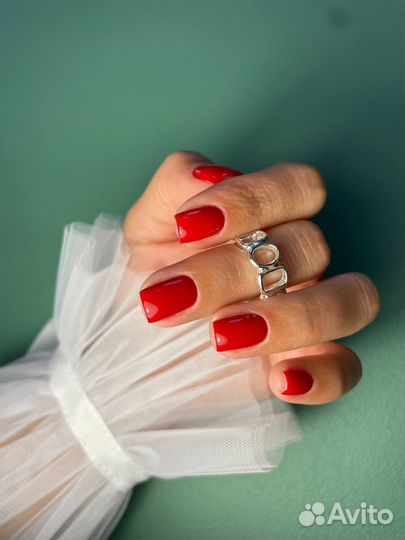 Модель на маникюр на регулярной основе