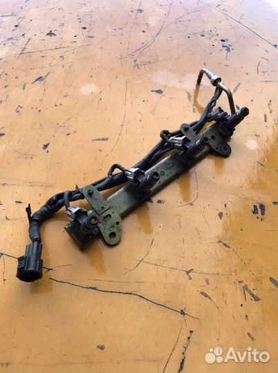 Топливная рампа Nissan Serena C24 QR20DE 2001