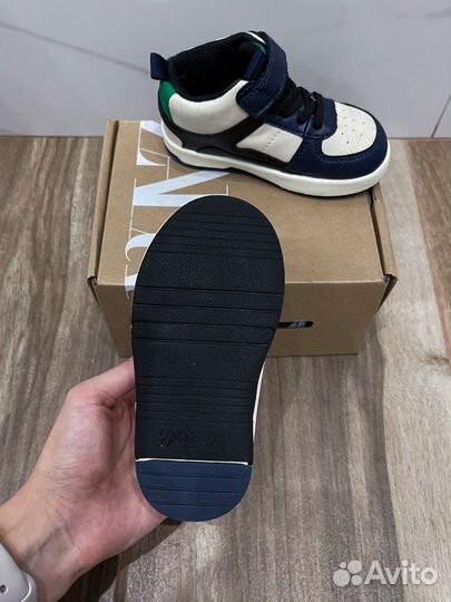 Кроссовки детские Zara 23
