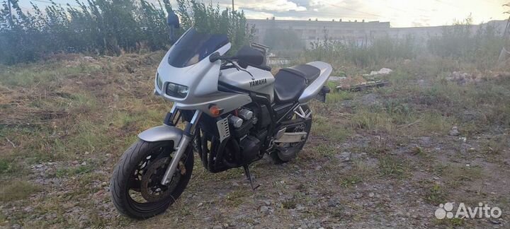 Yamaha FZ400