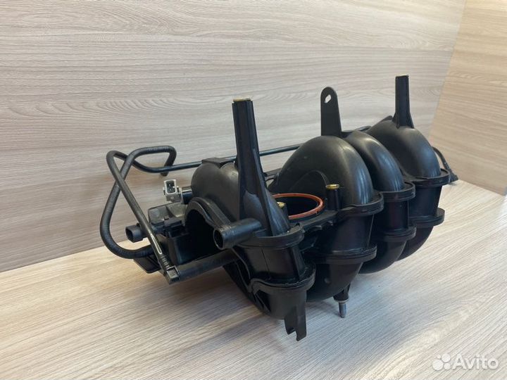 Впускной коллектор Renault Logan