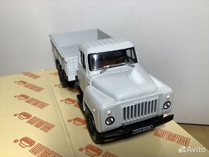 Модель автомобиля газ-52-84 1:43 нап
