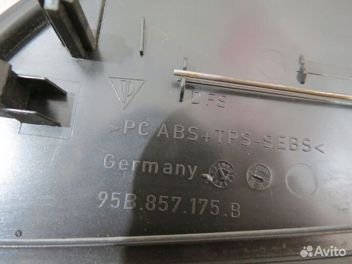 Накладка торпедо левая Porsche Macan