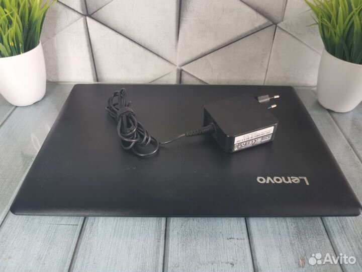 Ноутбук для игр/AMD 4Ядра/8GB/SSD256/R5 M330