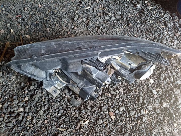 Фара правая на лада Веста