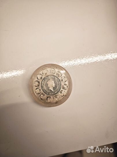 Серебряная монета Ниуэ 