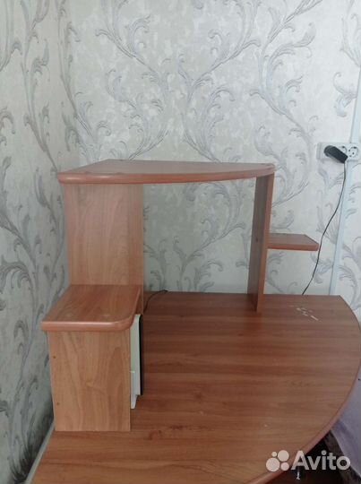 Стол для компьютера