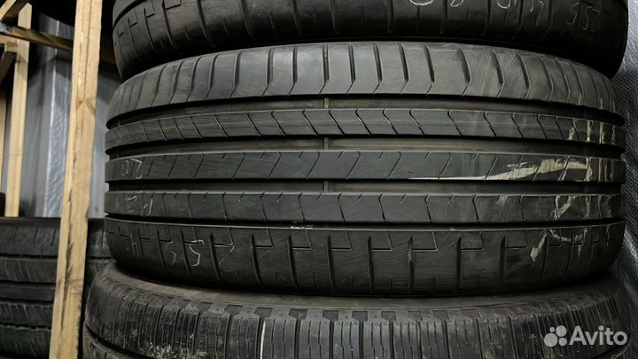 Pirelli P Zero PZ4 255/40 R22 105V