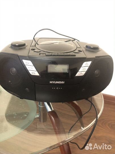 Кассетный магнитофон hyundai.есть диски.радио