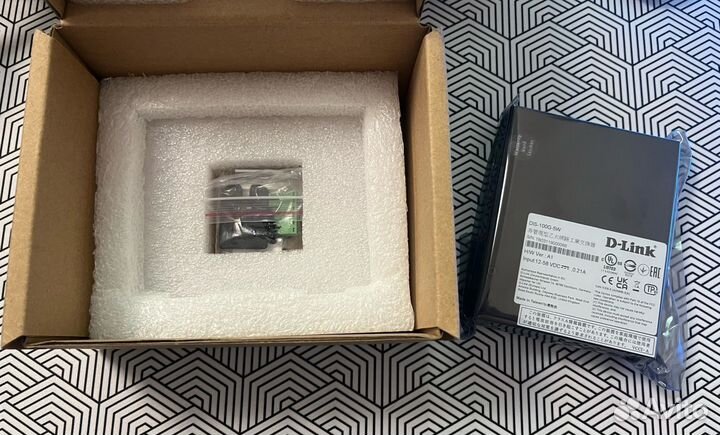 Коммутатор D-Link DIS-100G-5W