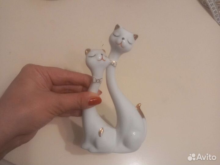 Статуэтка фарфоровая влюбленные котята
